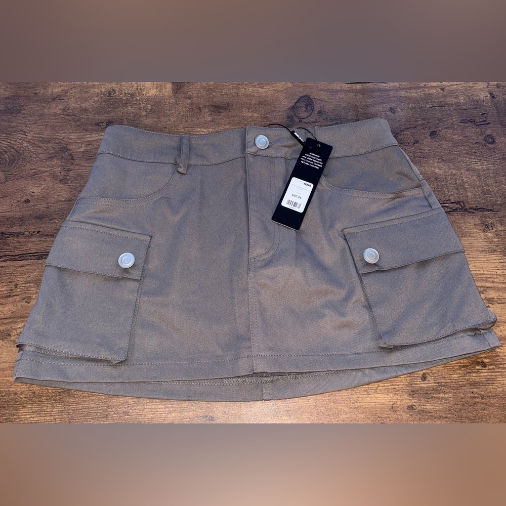 Fashion Nova Gray Cargo Mini Skirt with Button Detail JUNIORS - Picture 2 of 5